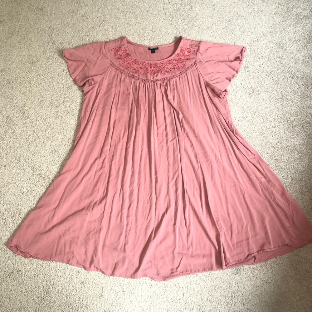 Torrid Size 1 Pink/Mauve Floral Embroidered Short Sleeve Dress